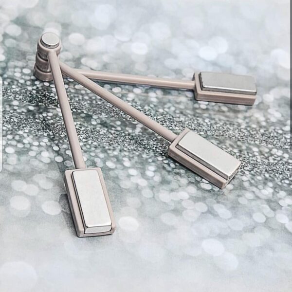 מגנט לעין החתול - Cat Eye Magnet