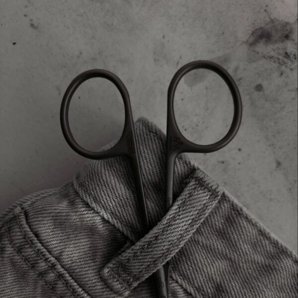 מספריים למניקור