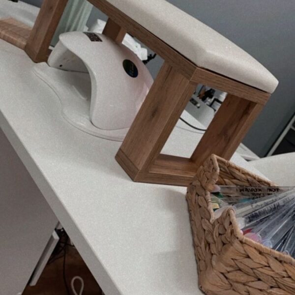 כריות ומעמד לידיים